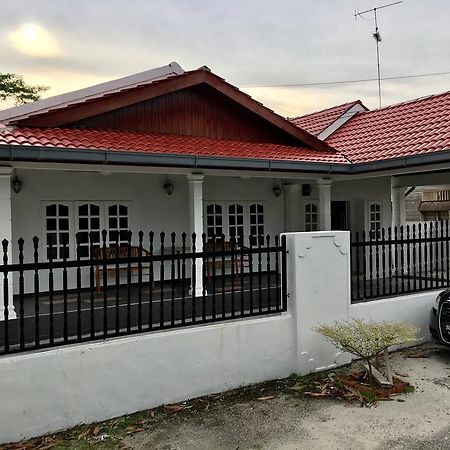 Sri Massa Homestay Batu Pahat Kültér fotó