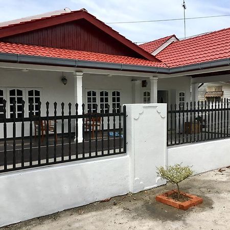 Sri Massa Homestay Batu Pahat Kültér fotó